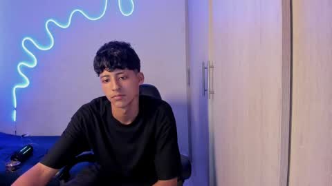 dante_martinez1 online show from April 1, 7:11 pm