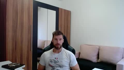 darius_94 online show from February 14, 7:36 am