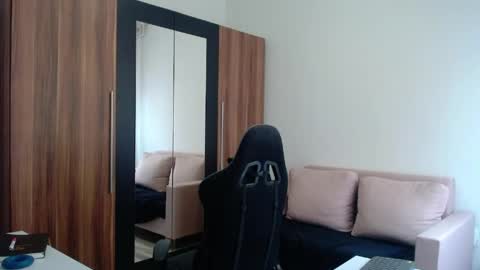 darius_94 online show from March 25, 11:25 am