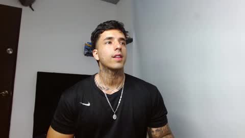 Darius Phoenix  online show from February 4, 9:32 pm