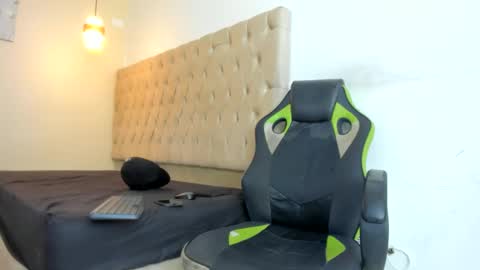 darkknightx01 online show from October 21, 2:03 am