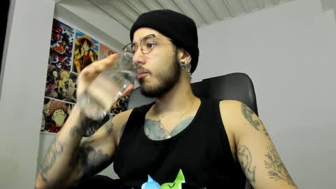 dash lowell   online show from December 11, 10:26 am