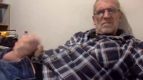 deanofflove221000 online show from April 2, 8:11 am