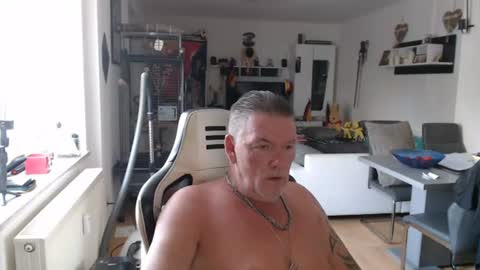 deinprinz2312 online show from June 21, 4:51 am