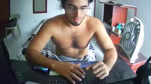 deividellobo online show from December 5, 8:27 pm