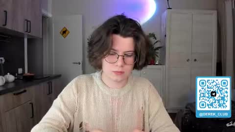 Derek online show from July 23, 8:17 pm