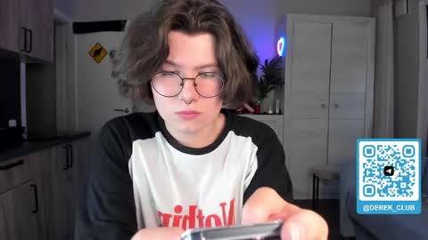 Derek online show from June 7, 7:43 pm