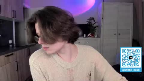 Derek online show from July 15, 9:32 pm