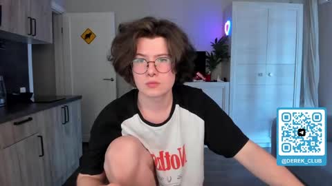 Derek online show from June 8, 12:17 pm