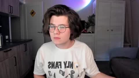 Derek online show from June 25, 6:34 pm
