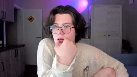 Derek online show from July 7, 8:34 pm