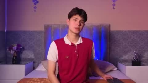 derek_sinn online show from February 19, 8:16 pm