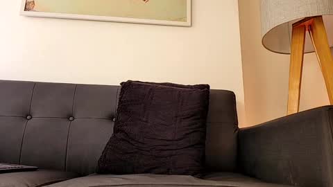 Derek independent model  online show from December 4, 4:05 pm