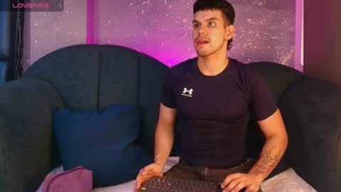 derek_voss online show from July 21, 12:18 pm