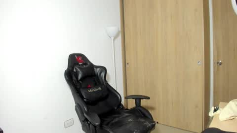 derekmuller11 online show from April 9, 1:25 am