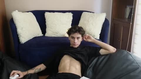 Derek online show from November 17, 1:36 pm