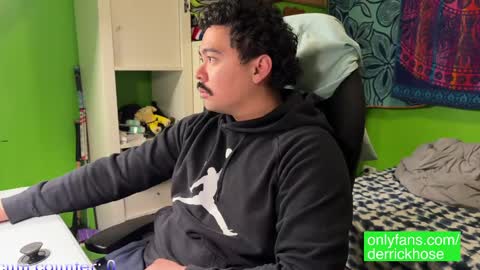 Derrick Hose online show from March 8, 1:04 am