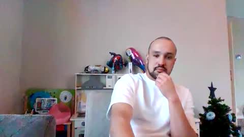 devanom94 online show from December 17, 12:56 pm