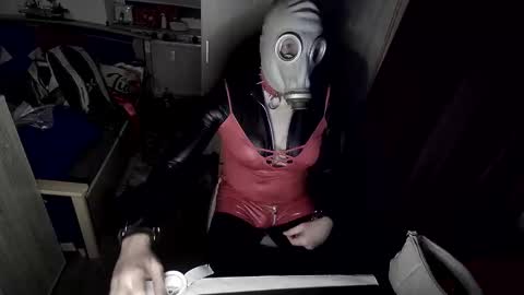 devbi1984 online show from December 16, 6:43 am