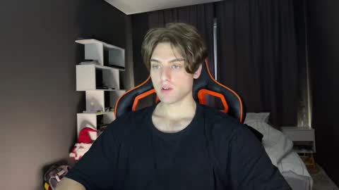 devilnut1 online show from November 16, 6:48 am