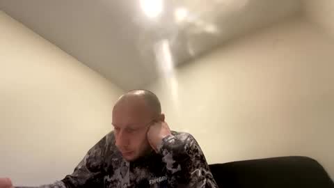 deznuts130 online show from February 4, 5:21 am