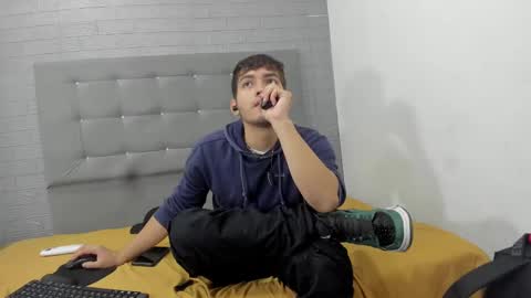 Snapshot of diegorogue_ chatting on December 13, 1:22 pm Diego rogue online show from December 13, 1:22 pm