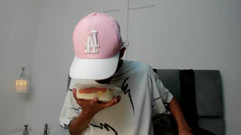 dikey_18 online show from February 4, 8:38 pm