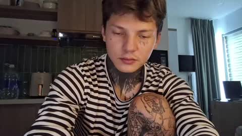 dirtymercedes online show from August 1, 2:21 am