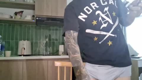 dirtymercedes online show from July 28, 1:46 am