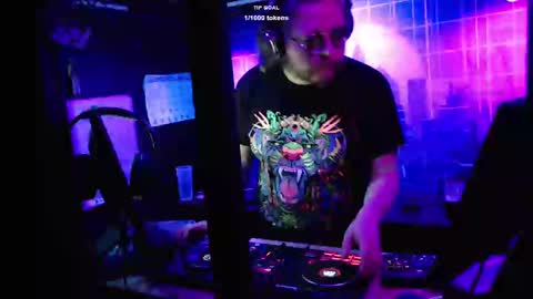 Adrian Arturo online show from January 18, 1:56 am