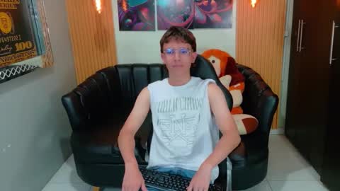 Snapshot of dominic_carminex chatting on October 22, 9:51 pm dominic_carminex online show from October 22, 9:51 pm