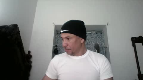 luis online show from April 13, 6:52 pm