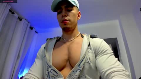 Douglas Safado online show from November 20, 7:40 am