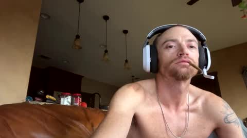 Snapshot of dub9shooter chatting on October 24, 7:26 pm dub9shooter online show from October 24, 7:26 pm