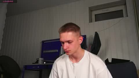 Snapshot of dustyn_fox chatting on October 21, 4:32 pm Dustyn online show from October 21, 4:32 pm