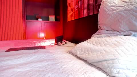 dylanroyce_ online show from April 3, 1:52 pm