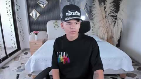 dylanroyce_ online show from March 10, 12:44 pm