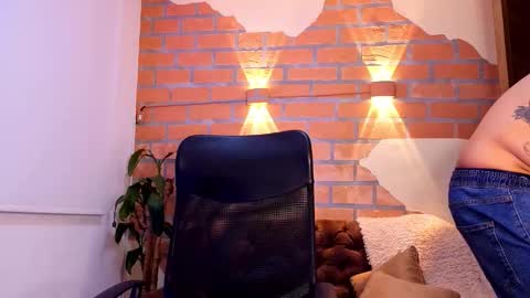 D Y L A N online show from February 4, 2:28 am