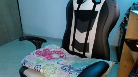 easy_money7777 online show from June 18, 9:20 pm