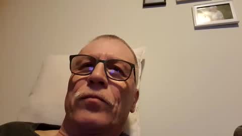 eddy0763 online show from April 18, 11:04 pm