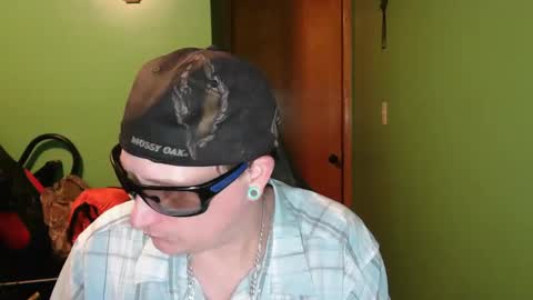 edwardaims_2please online show from April 1, 2:35 am