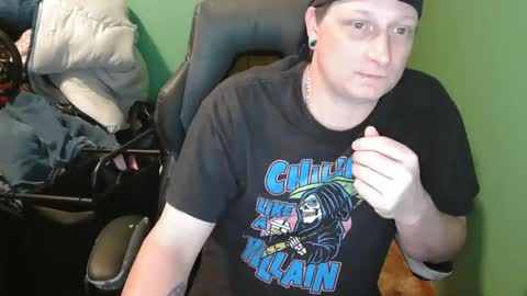 edwardaims_2please online show from May 31, 12:44 am