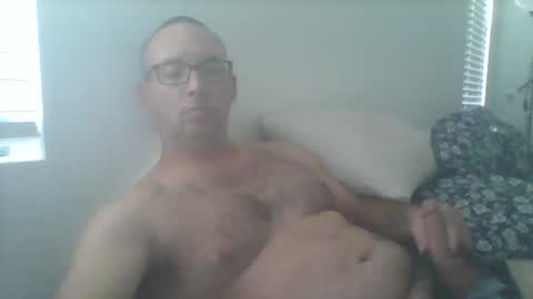 Snapshot of eggo33 chatting on October 10, 2:22 pm gusthebus online show from October 10, 2:22 pm