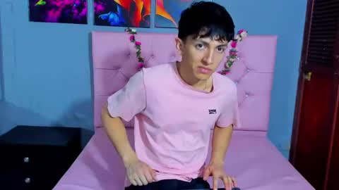 Elan Giralon online show from November 22, 10:20 pm