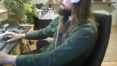 Snapshot of elephantfox chatting on December 13, 4:33 am fox online show from December 13, 4:33 am