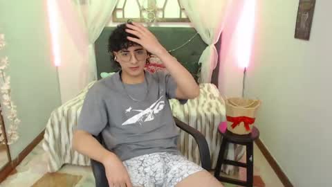 elliot_03 online show from May 27, 12:02 pm