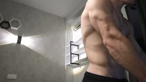 elliot_muscle04 online show from June 20, 6:13 pm
