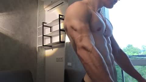 elliot_muscle04 online show from June 28, 3:40 pm