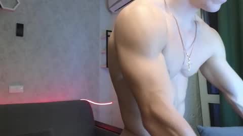 elliot_muscle04 online show from November 2, 5:28 pm