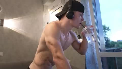 elliot_muscle04 online show from July 3, 5:07 pm